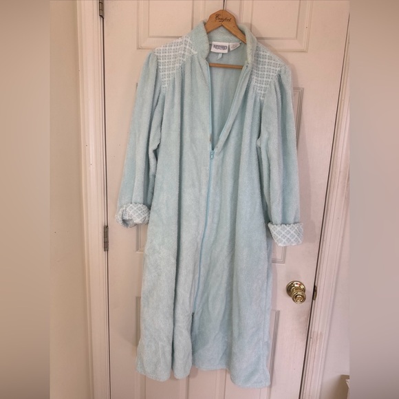 Other - Women’s Full Zipper Sleepwear Size Medium Light Blue Winter/ Summer Robe